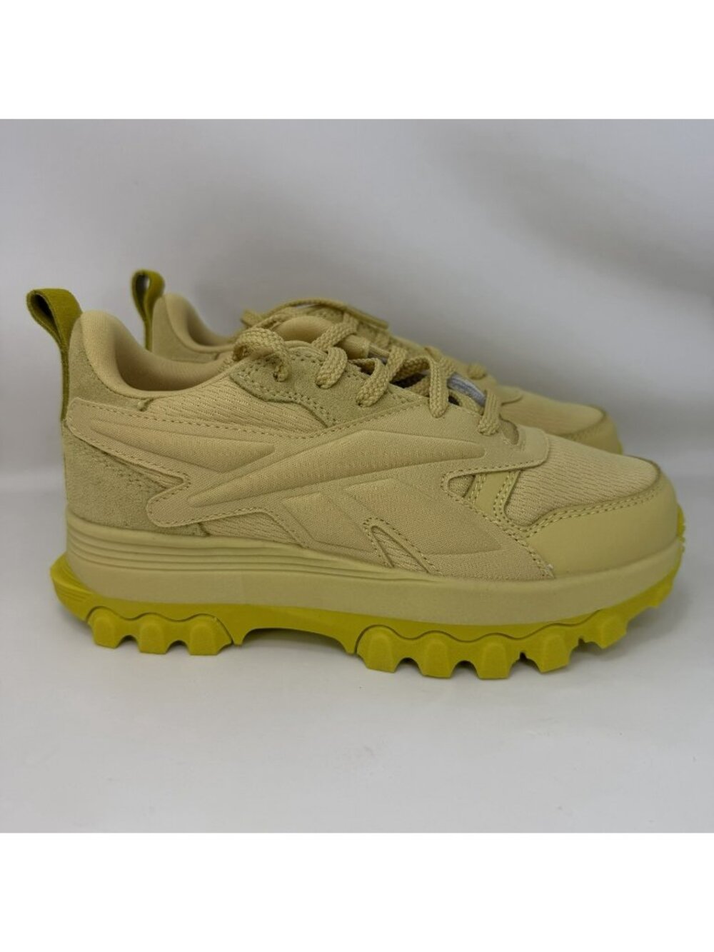 Reebok Cardi B Classic Leather Casual Sneakers Girls Size 2